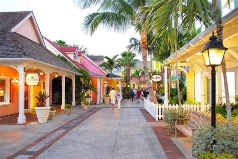 atlantis bahamas stores.